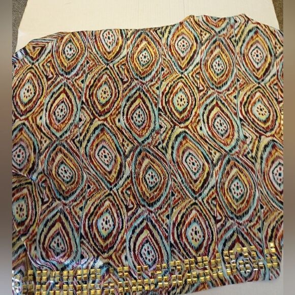 BCBG MAXAZRIA short sleeve blouse with gold stud accent - Picture 3 of 9